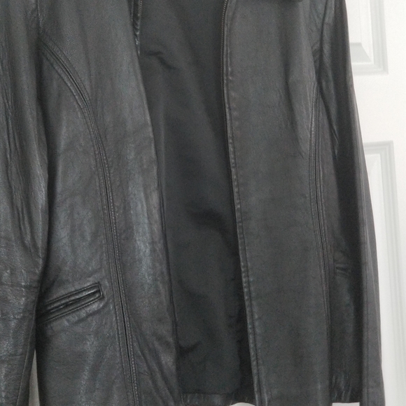leather jacket - Picture 3 of 3